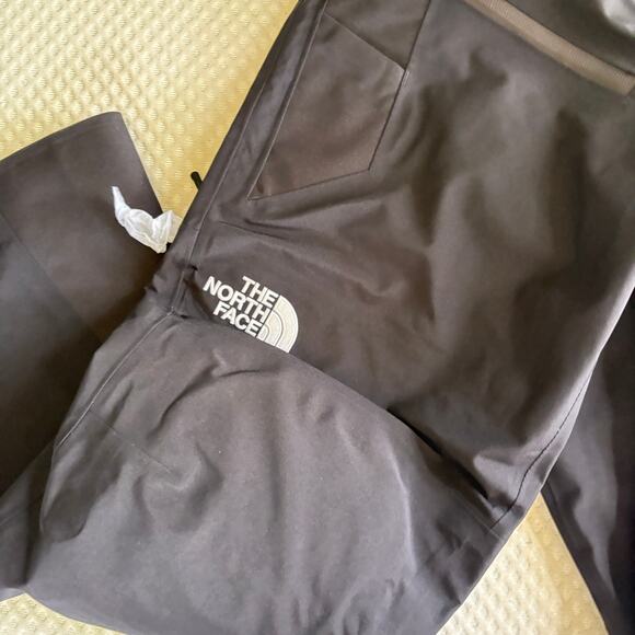 North Face Womens Gore Tex Pants M Black NWOT Trousers Bibs Ski Snow Hike Climb - Picture 8 of 8
